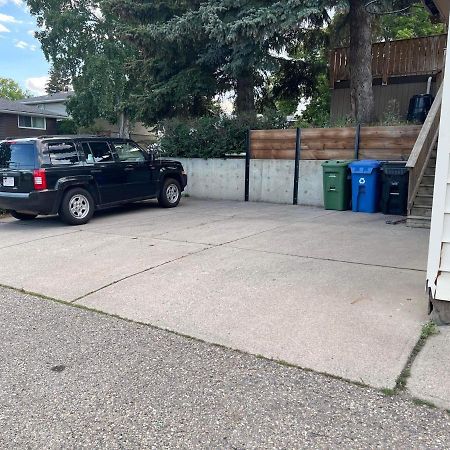 Cozy Basement Suite-溫馨小屋 Designated Parking YYC Eksteriør bilde