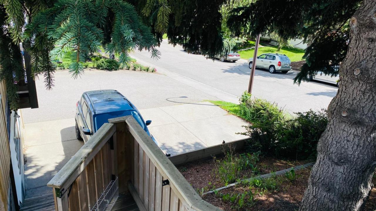 Cozy Basement Suite-溫馨小屋 Designated Parking YYC Eksteriør bilde