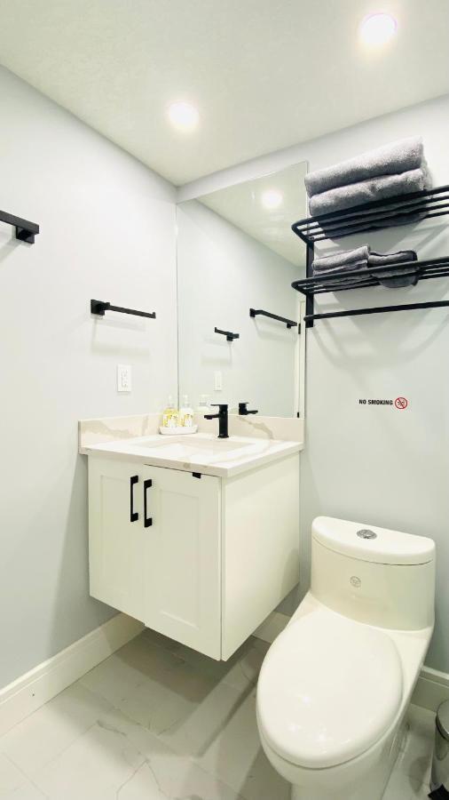 Cozy Basement Suite-溫馨小屋 Designated Parking YYC Eksteriør bilde