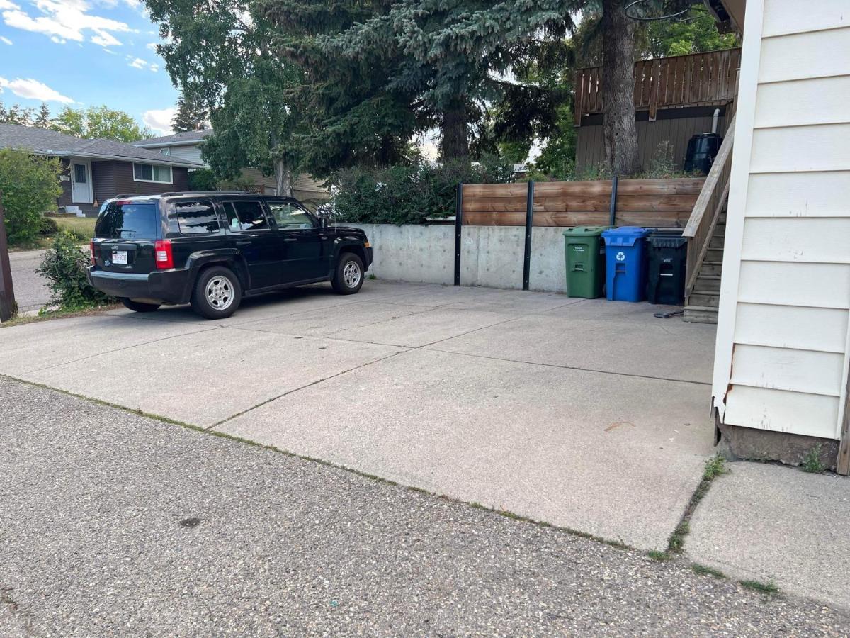 Cozy Basement Suite-溫馨小屋 Designated Parking YYC Eksteriør bilde