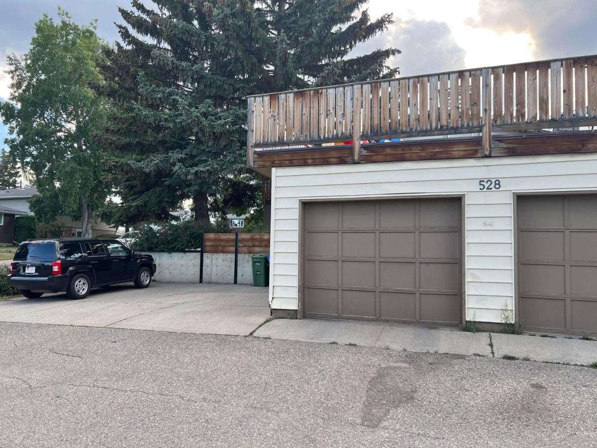 Cozy Basement Suite-溫馨小屋 Designated Parking YYC Eksteriør bilde