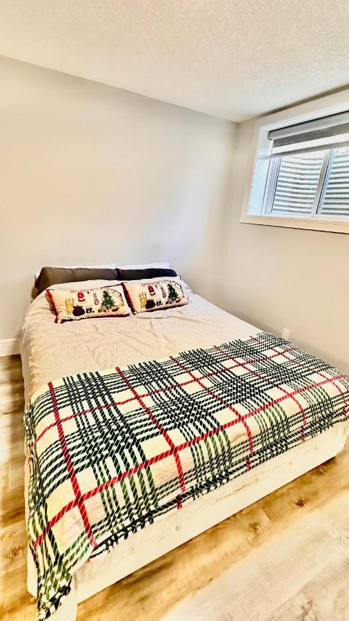 Cozy Basement Suite-溫馨小屋 Designated Parking YYC Eksteriør bilde